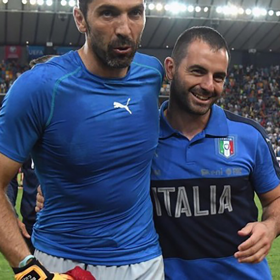 Gianluigi Buffon insieme all'osteopata Walter Martinelli
