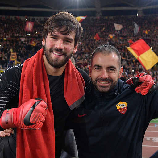 Walter Martinelli con il portiere Alisson (foto Luciano Rossi) square