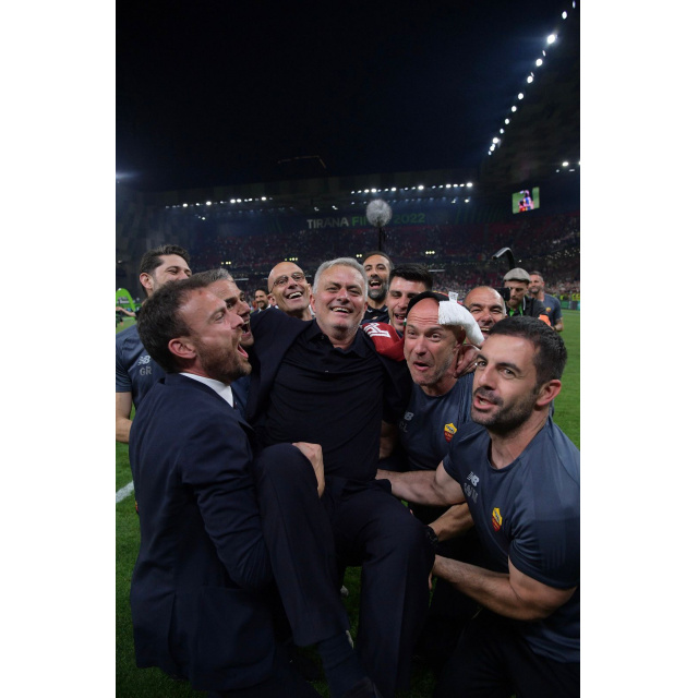 Walter-Martinelli-con-Jose-Mourinho-vittoria-europa-conference-league-2022